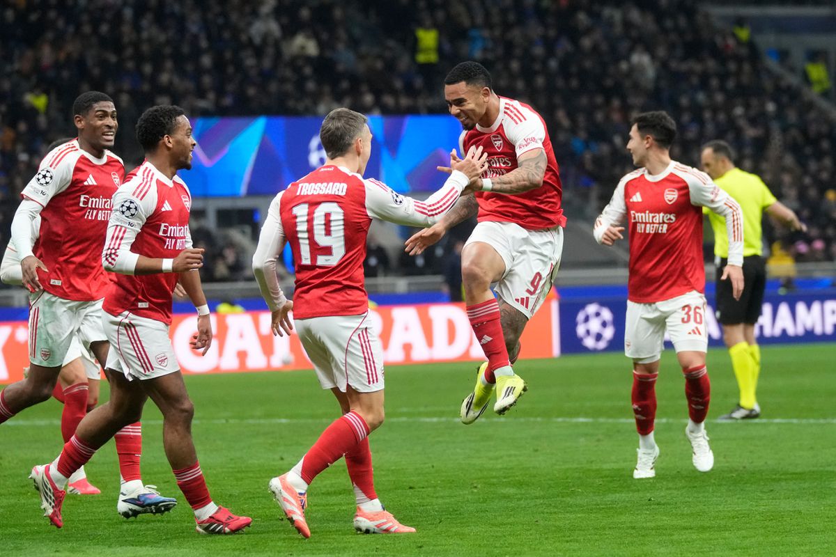 Presadil sa aj kritizovaný útočník. Arsenal na San Sire nezaváhal a stále je stopercentný