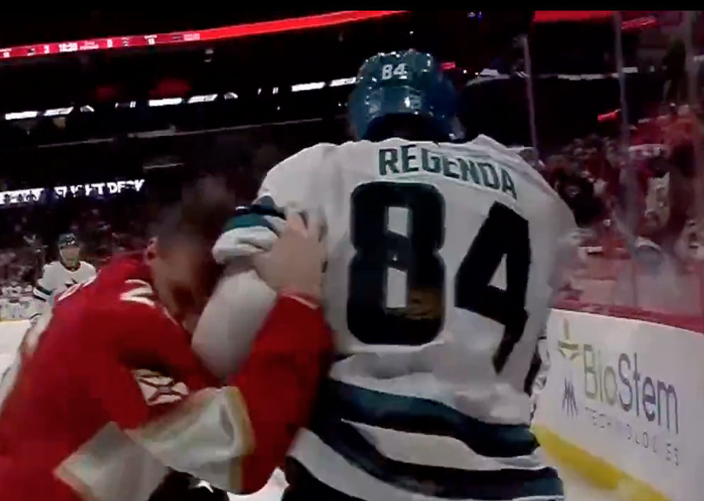 VIDEO Skvelý Nemec opäť rozhodol predĺženie! Regenda poriadne naložil protihráčovi, pobili sa aj brankári