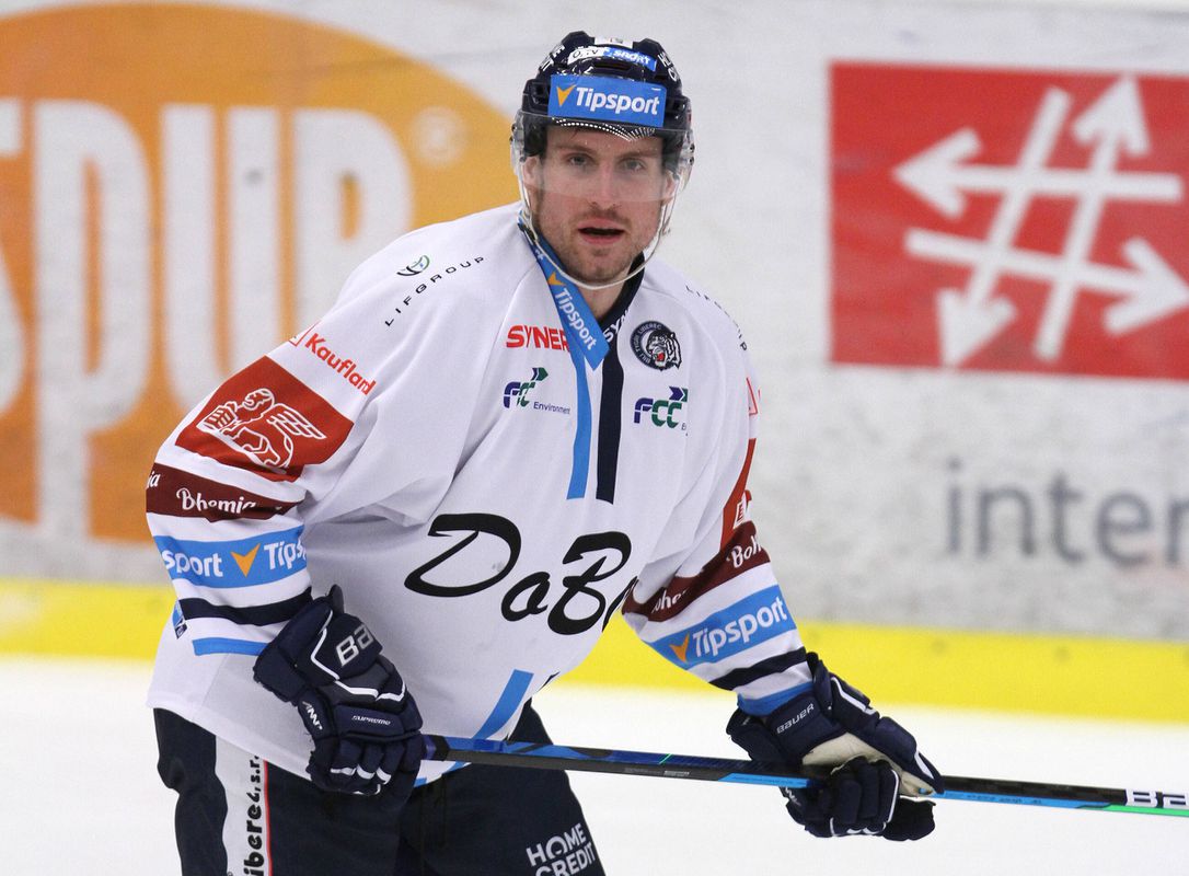 Ležal s trubicou v krku a rozrezaným hrudníkom. Kariéru bývalého českého hokejistu zničil kokaín