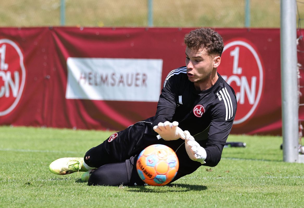 V tradičnom nemeckom klube nedostal žiadnu šancu. Slovenského brankára poslali na Balkán