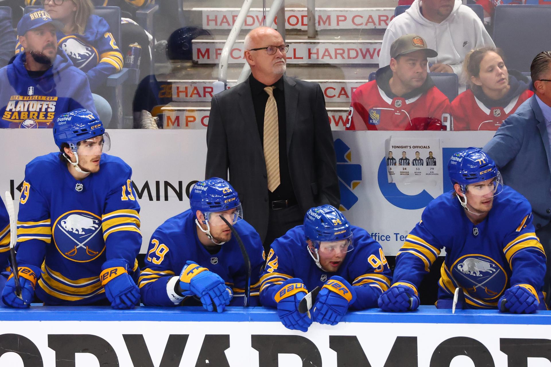 Lindy Ruff na lavičke Buffala Sabres. Zdroj: SITA/AP