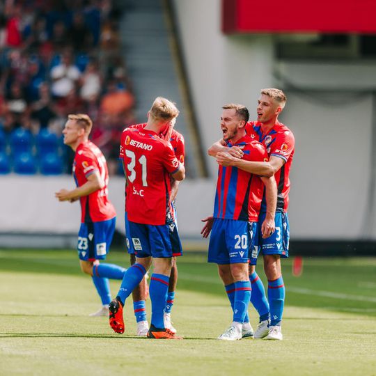 Chvátalov gól nestačil. Plzeň zastavila víťaznú sériu Olomouca, Slavia naďalej stopercentná