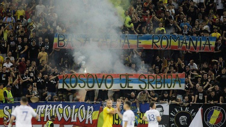 Tvrdý trest pre Rumunov za prosrbské prejavy fanúšikov proti Kosovu! Najbližší zápas neuvidia
