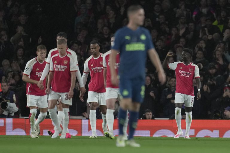 Veľkolepý návrat Arsenalu do Ligy majstrov si odskákal PSV. Sevilla zakopla proti Lens