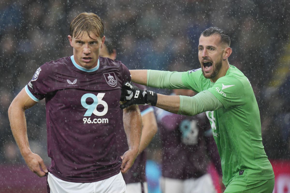 Dúbravka nezabránil ďalšej prehre Burnley. West Ham schytal facku od posledného