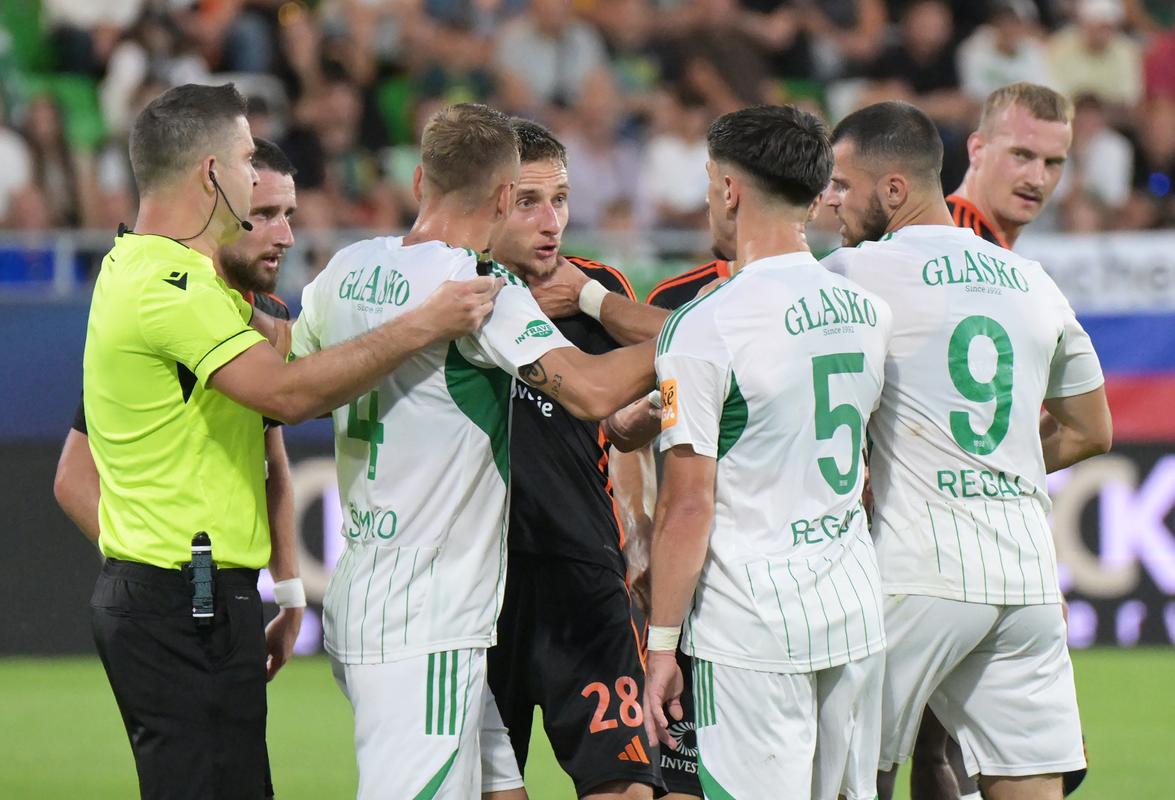 Diváci videli dôležitý súboj pod Čebraťom o záchranu. Ružomberok ani Prešov si tri body neukoristili