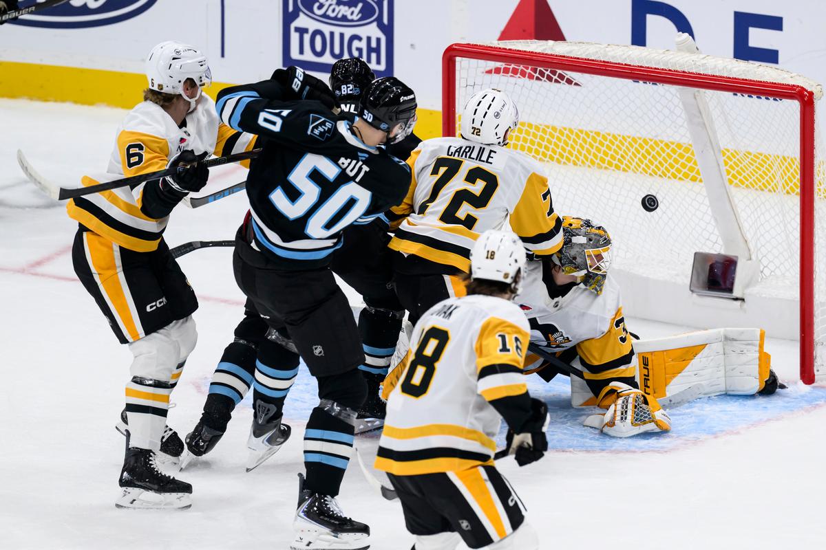 VIDEO Noc v NHL ako na hojdačke. Prestrelka v Utahu, hladké výhry Rangers a Toronta