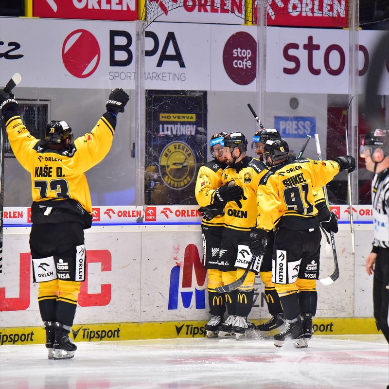 Tradičný klub, v ktorom je kapitán Slovák, je zrejme zachránený. Za kormidlom bude česká legenda