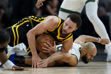 NBA: Hviezdny Curry zosadil Boston z postu lídra