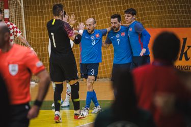 Slováci vstúpili do turnaja úspešne, zdolali domácu reprezentáciu