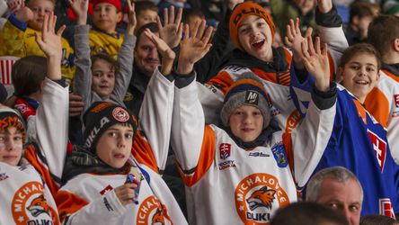 Slovenský tím hnali za víťazstvom na domácom Vianočnom Kauflande Cupe dve tisícky malých hokejistov