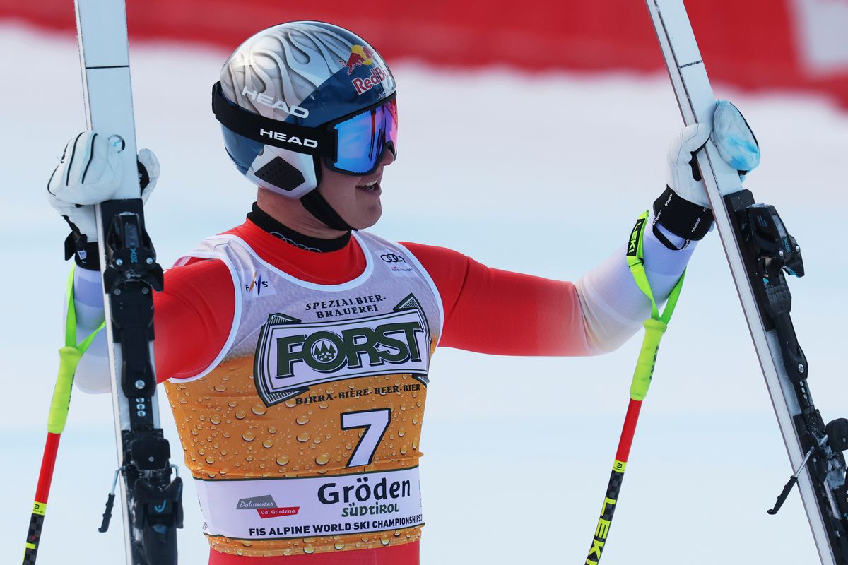 Svetový pohár: Švajčiarskemu lyžiarovi sa vyplatila riskantná jazda. Zabystřan znova neprekvapil