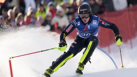Prekvapenie v 1. kole slalomu v Kitzbüheli. Na čele figuruje pretekár s vysokým číslom