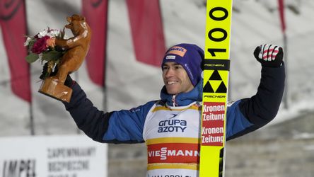 Skoky na lyžiach: Stefan Kraft zvíťazil v Zakopanom. Pre Rakúšana je to siedmy triumf v sezóne