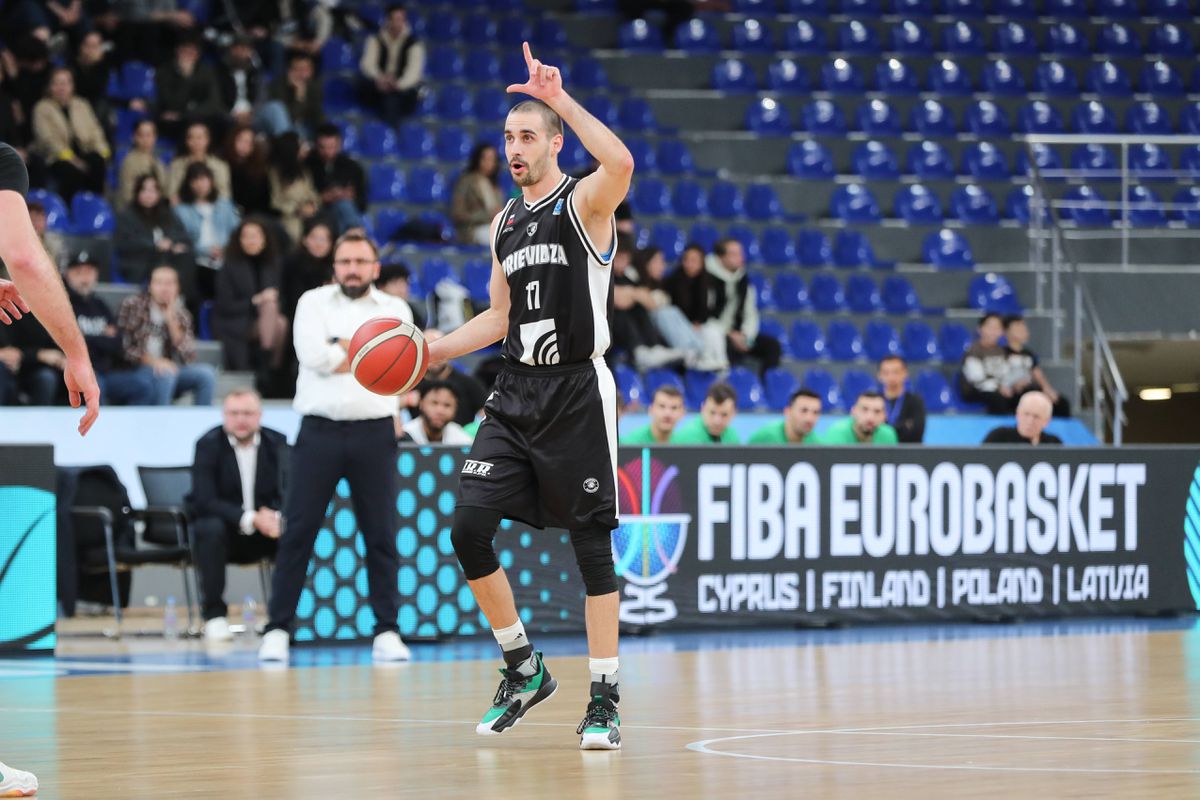 Basketbalový reprezentant Dalibor Hlivák si predĺži pôsobenie v Prievidzi: Je skutočným lídrom