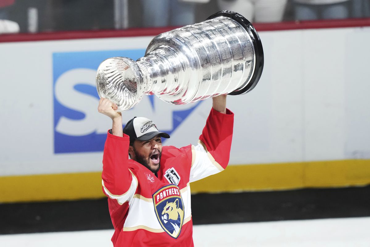 Smola pre víťaza Stanley Cupu s Floridou. Na ZOH nepoletí, USA už majú náhradu