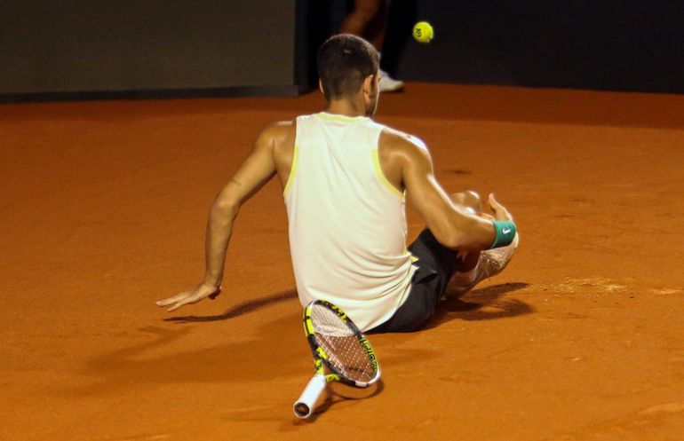 ATP Rio: Alcaraz vystrašil fanúšikov! Už po prvých loptičkách skrečoval a na triumf môže zabudnúť