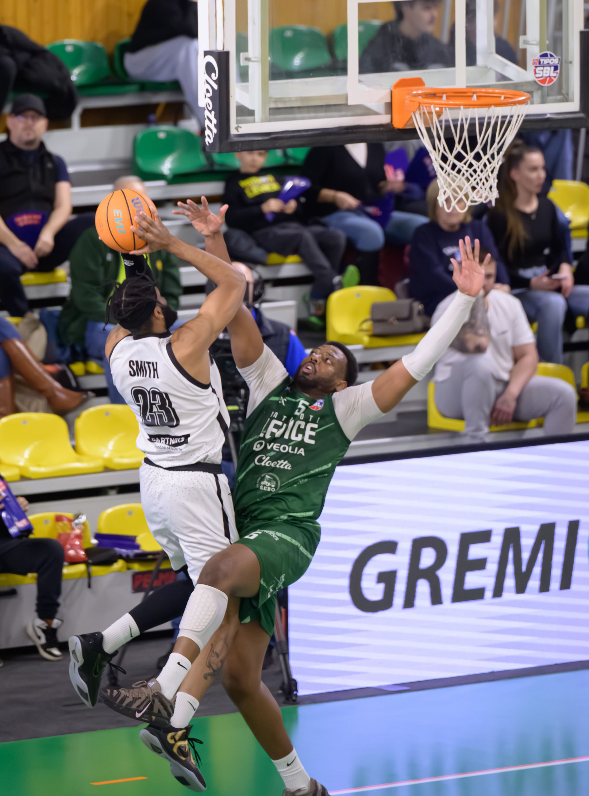 BC Prievidza - Patrioti Levice. Zdroj: TASR