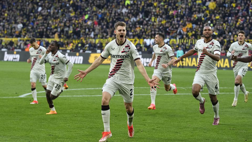Leverkusen zostáva neporazený aj po zisku titulu. Šnúru zachránil v úplnom závere