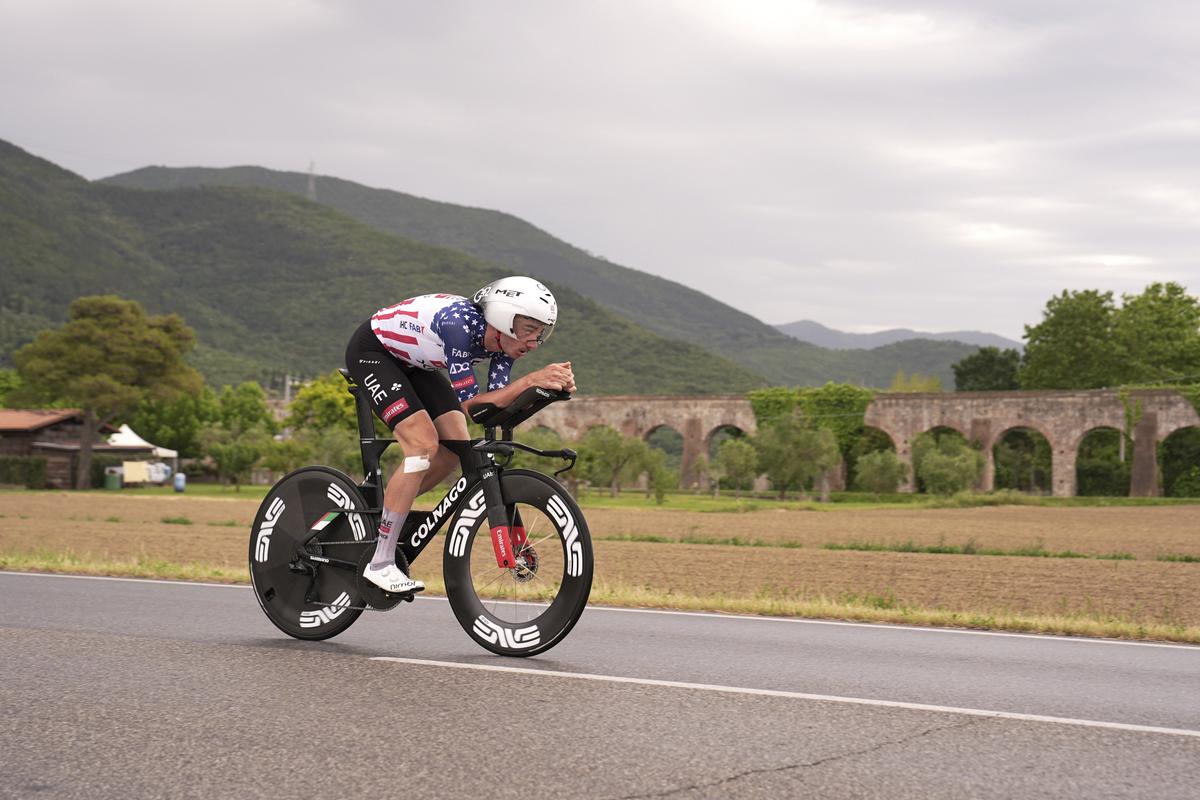 Nebezpečný moment pred Tour de France. Pogačarov kolega mal pred etapou kolíziu s autom