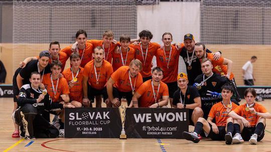 Víťazný pohár putuje do Česka! Bulldogs Brno ovládli hlavnú kategóriu 6. ročníka Slovak Floorball Cupu