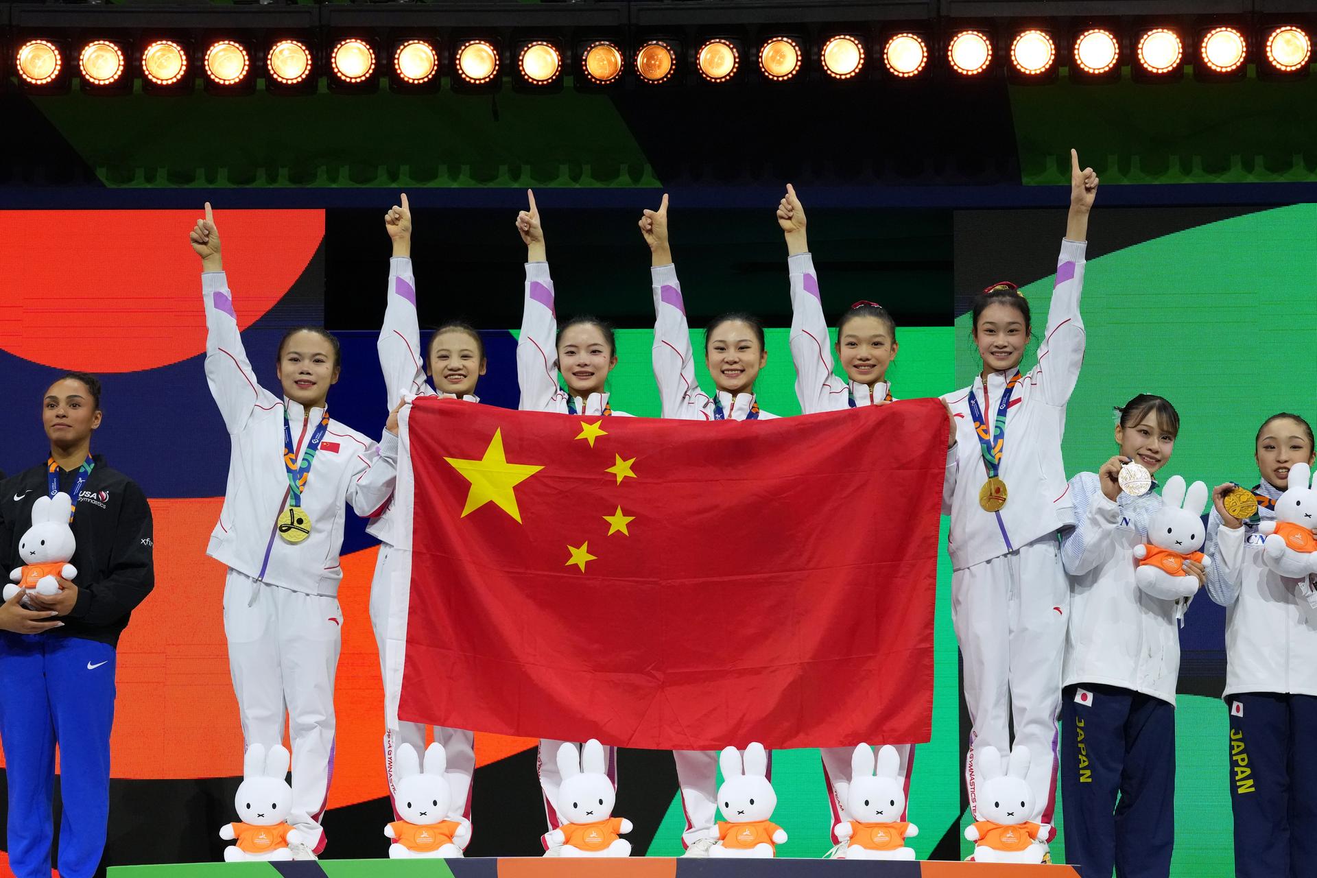 Čínske gymnastky - Čang I-chan, Kche Čchin-čchin, Tu S'-jü, Čang Čching-jing a Čchiou Čchi-jüan. Zdroj: SITA/AP