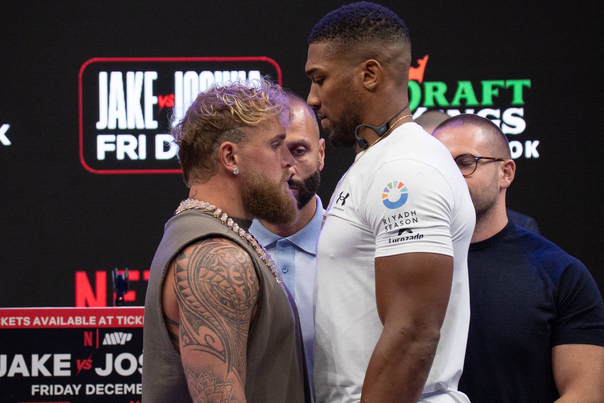 VIDEO Najsledovanejší pohreb v dejinách? Jake Paul a Anthony Joshua majú za sebou staredown