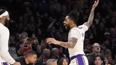 NBA: Dvojica D'Angelo Russell - Lebron James potiahla Lakers k výhre nad Portlandom
