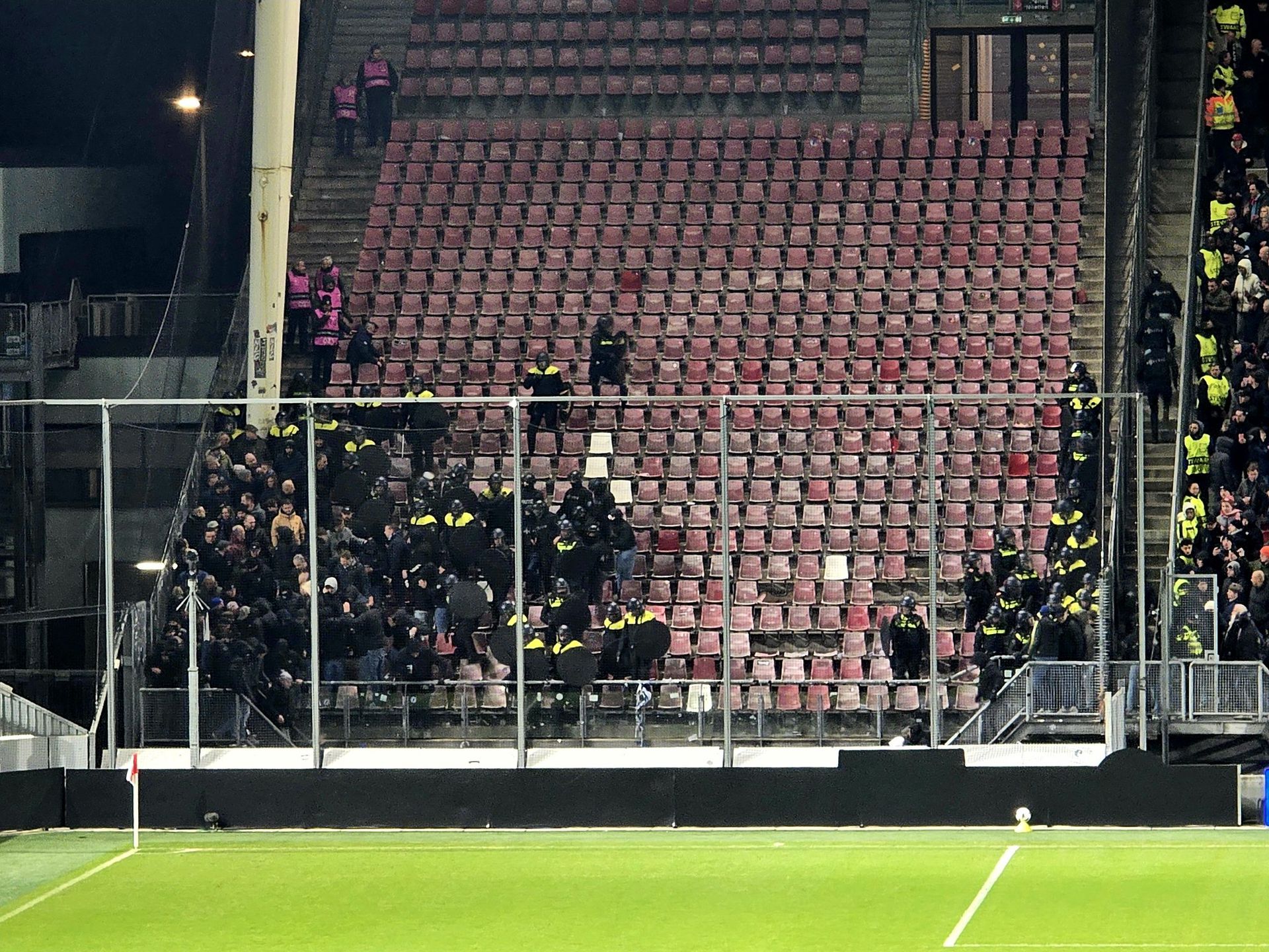 Výtržnosti v Utrechte pred zápasom Utrecht - Genk. Zdroj: SV FC Utrecht / X