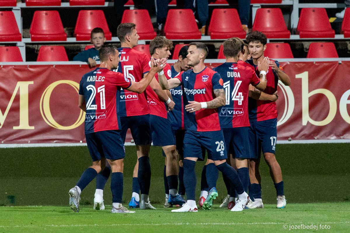 Pohronie nedokázalo využiť výhodu vylúčenia proti Malženiciam. Zlaté Moravce s presvedčivou výhrou