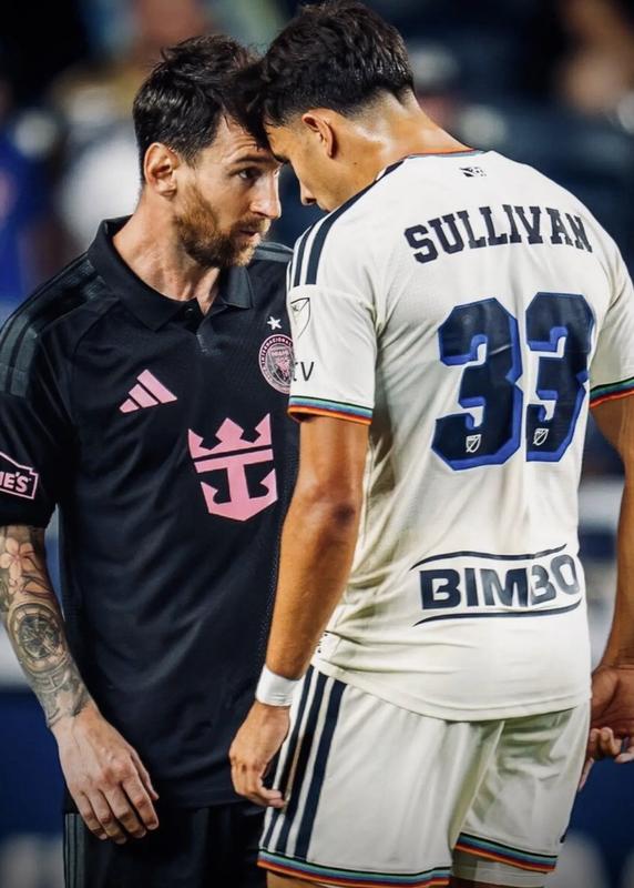VIDEO Úder do zátylku a ostrá konfrontácia z očí do očí. Messi za buchnutie súpera spoznal trest
