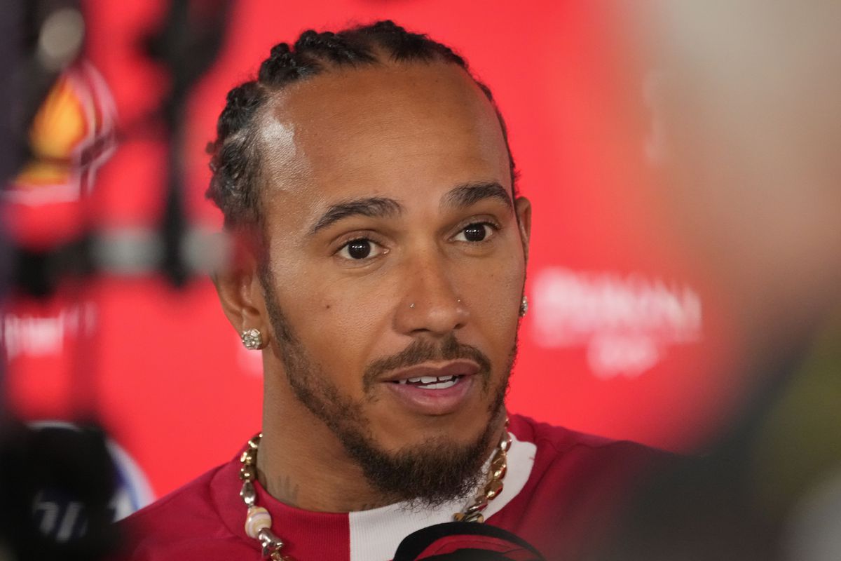 Ecclestone tvrdo kritizoval Ferrari a Hamiltona: Je to len marketingový produkt