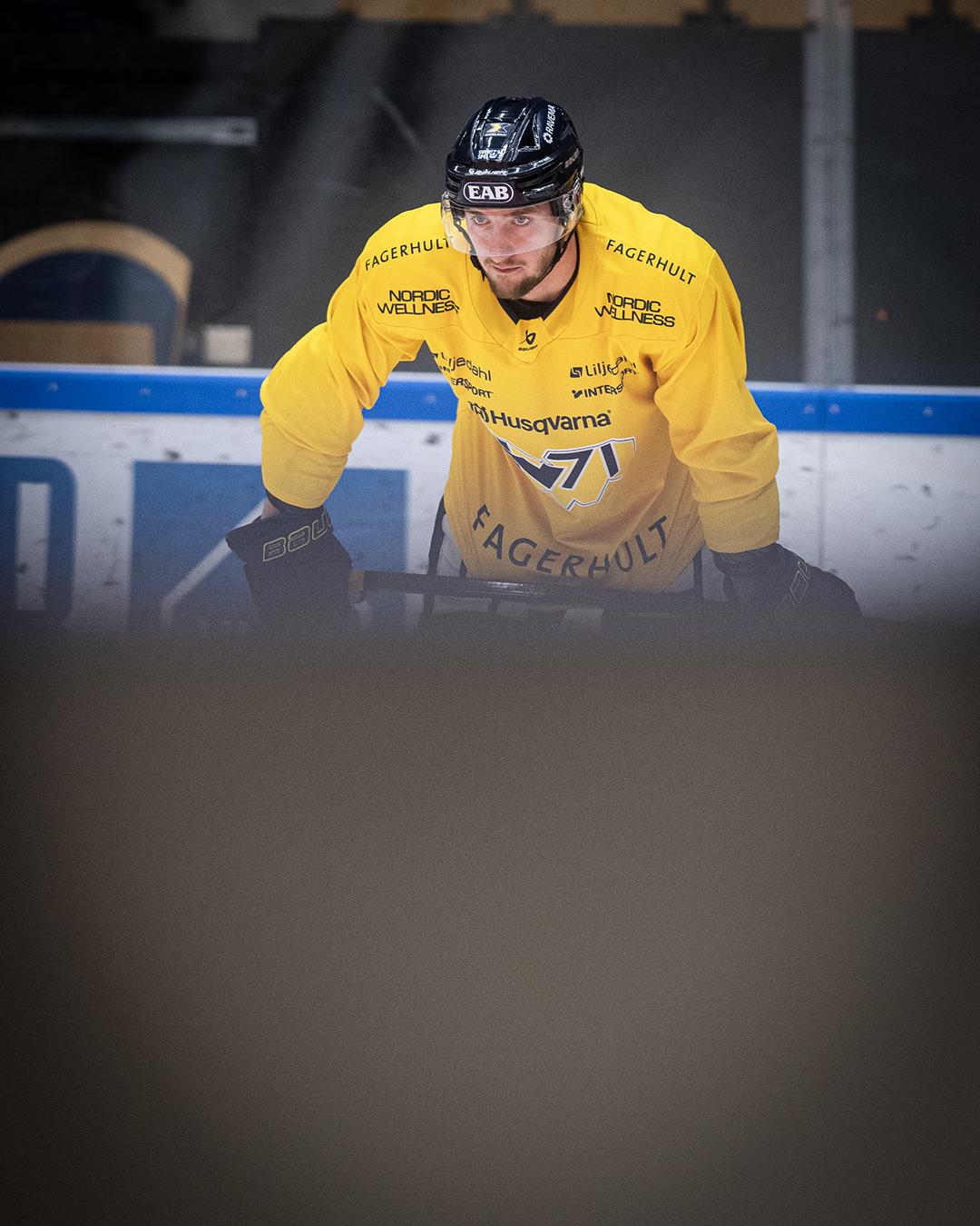 Pavol Regenda v drese HV71. Zdroj: Instagram /hv71