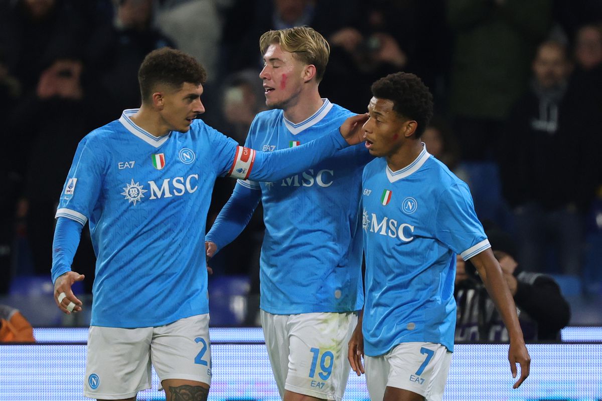 Neapol porazil Atalantu a opäť sa dostal na čelo tabuľky. Lobotka odohral celý zápas