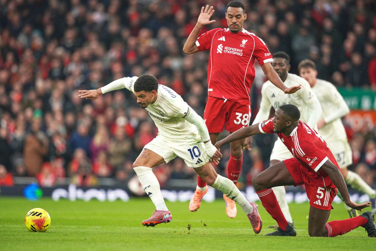 Liverpool sa nevie postaviť na nohy, zodpovednosť berie tréner. Van Dijk: Je to ťažká situácia