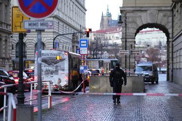 Česko smúti. Piatkové kolo extraligy sa pre masovú streľbu v Prahe hrať nebude