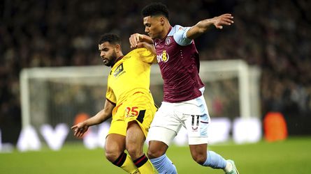 Aston Villa nevyužila možnosť dostať na na čelo tabuľky, Emery s kritikou na VAR