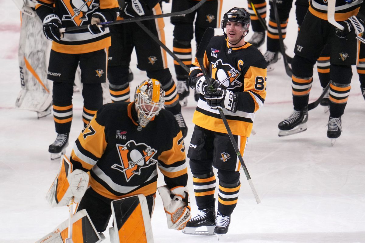 VIDEO Na ľade sa tešili všetci spoluhráči. Sidney Crosby prekonal najväčšiu legendu Pittsburghu