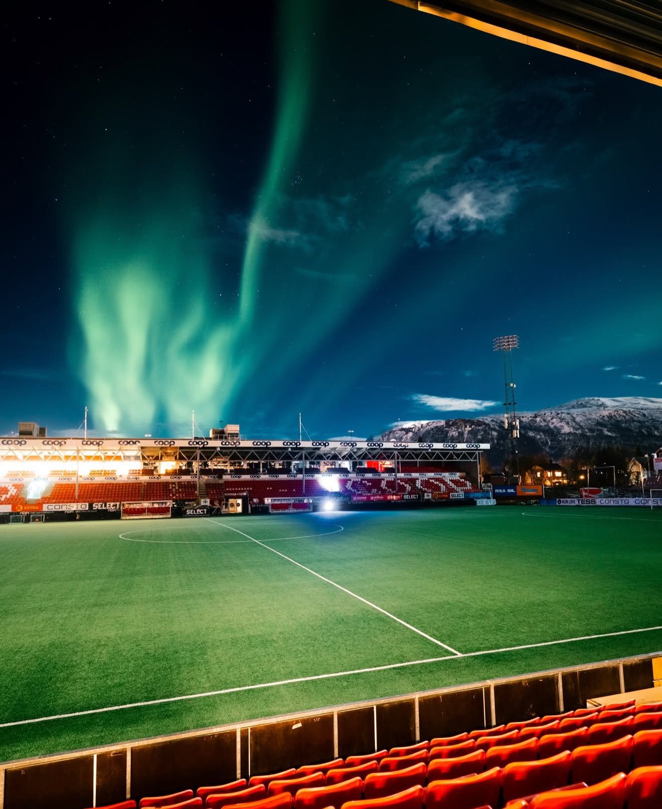 Romssa Arena - Nórsko. Zdroj: threads.com/@mysteryawaydays