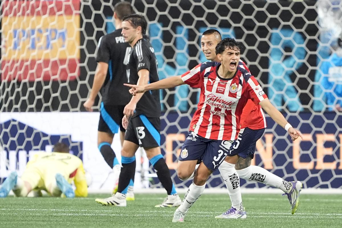 Mexiko má nového reprezentanta. Krajný obranca sa rozhodol pre krajinu svojich rodičov