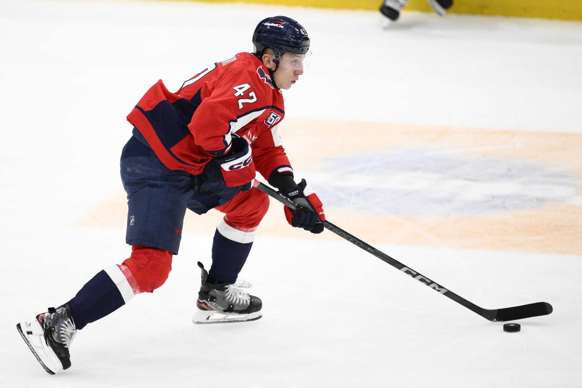 Martin Fehérváry v zápase Washington Capitals - Edmonton Oilers, zdroj: SITA/AP