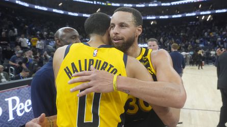 NBA: Golden State Warriors si skomplikovali postup, Lakers si poradili s Philadelphiou