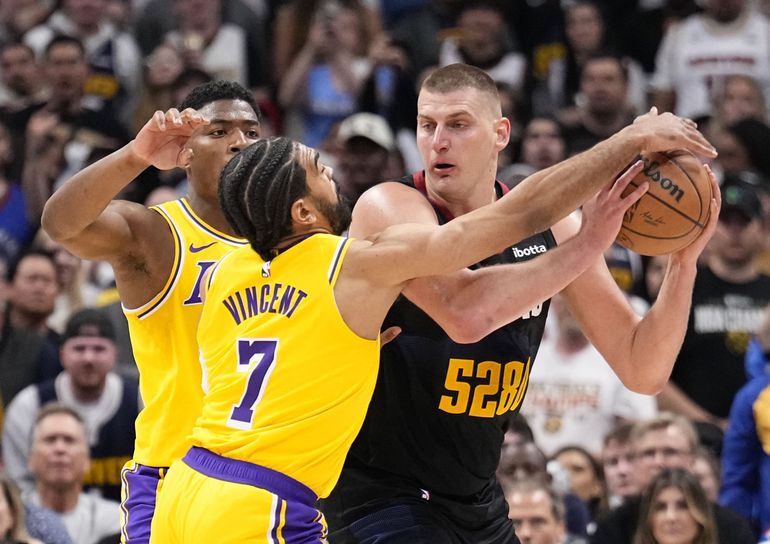 NBA: Obhajca titulu tesne zdolal Lakers, Knicks ukoristili další triumf