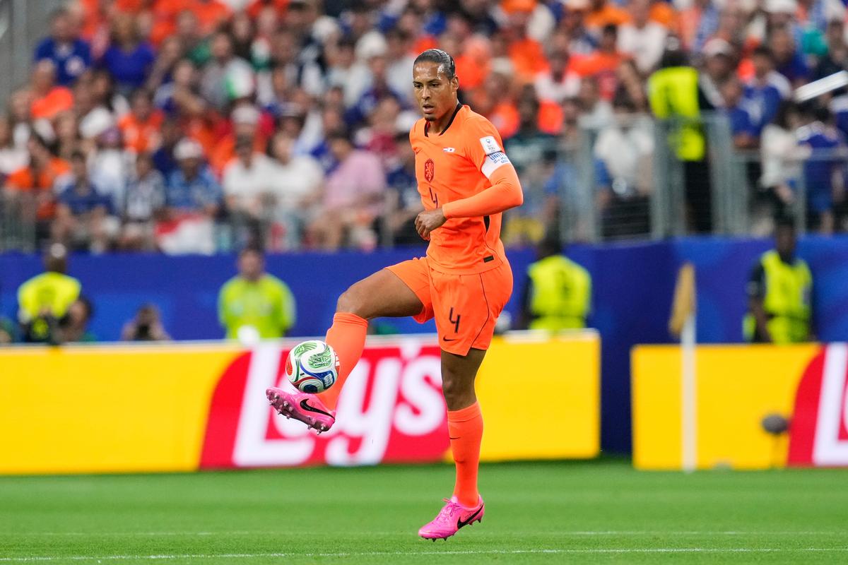 Van Dijk bol rozhodnutý prehodnotiť svoju budúcnosť. Xavimu stačilo 10 sekúnd, aby všetko zmenil