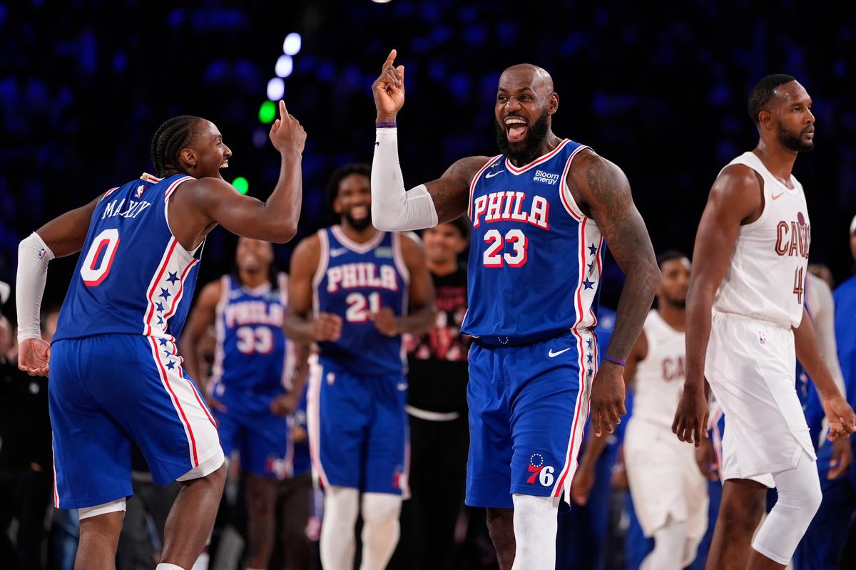 VIDEO NBA: Prvý zápas doma. LeBron James bol pri fantastickom obrate