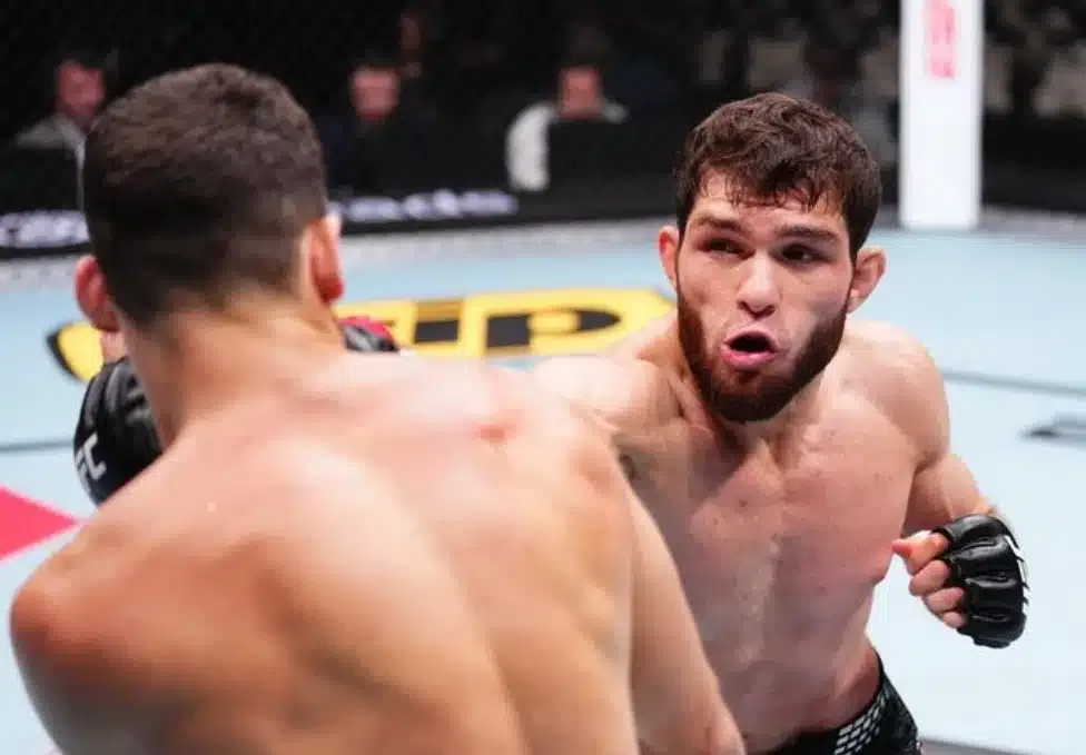 VIDEO Nešportové správanie po debutovej prehre v UFC? Shem Rock hľadá kupcu na jeho podpísané trenky a rukavice