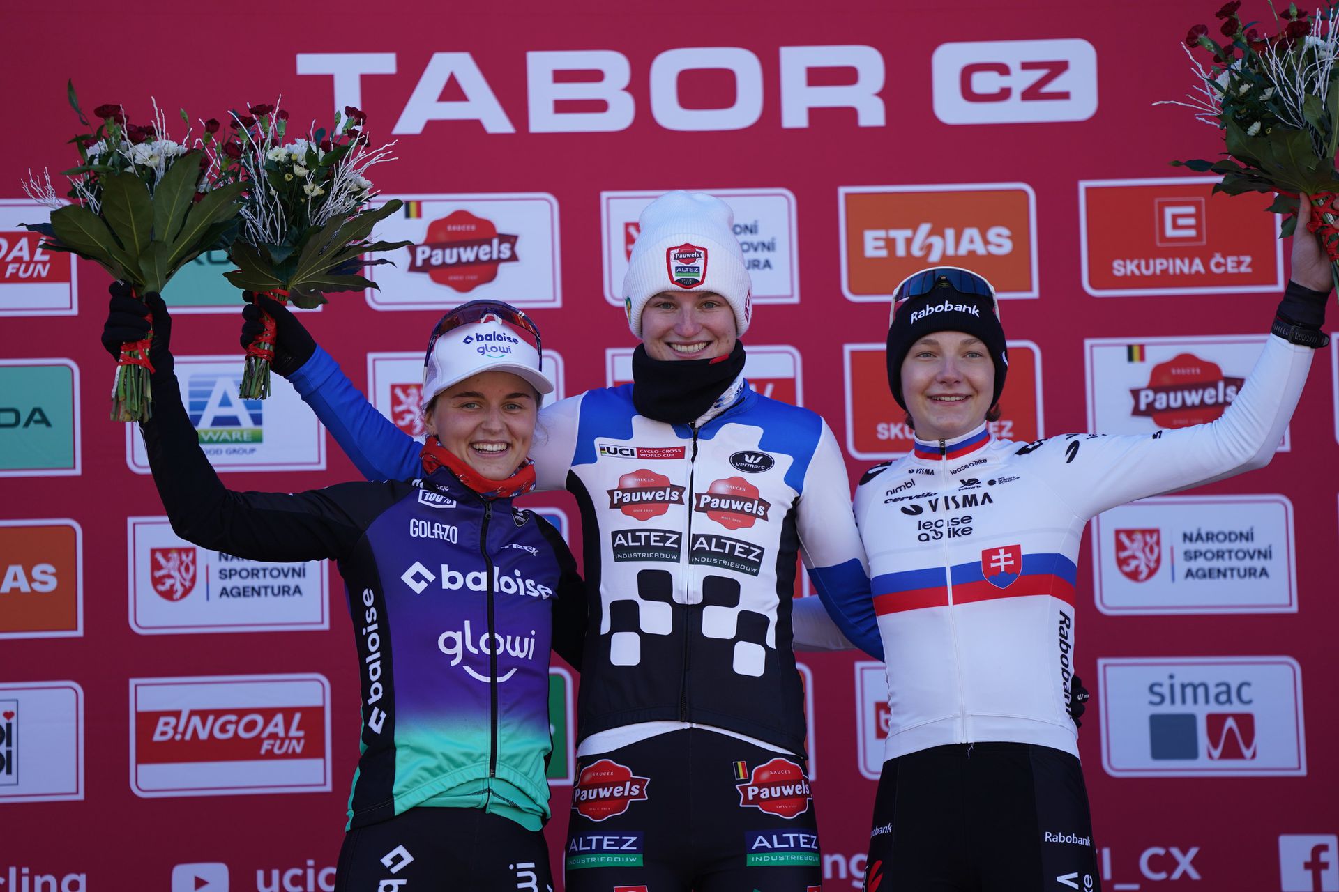 Viktória Chladoňová (vpravo). Zdroj: X.com/@UCI_CX