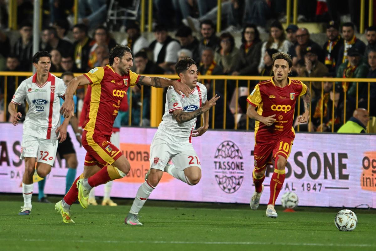 Monza sa priblížila k návratu do talianskej Serie A. Chýba jej posledný krok