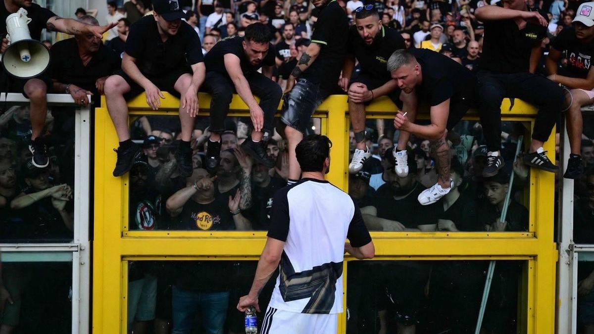 VIDEO Krvavá predohra derby! Fanúšika Juventusu odviezli do nemocnice, výkop odložili