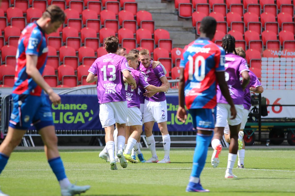 Slavia Praha zakončila majstrovskú sezónu víťazstvom pred prázdnymi tribúnami